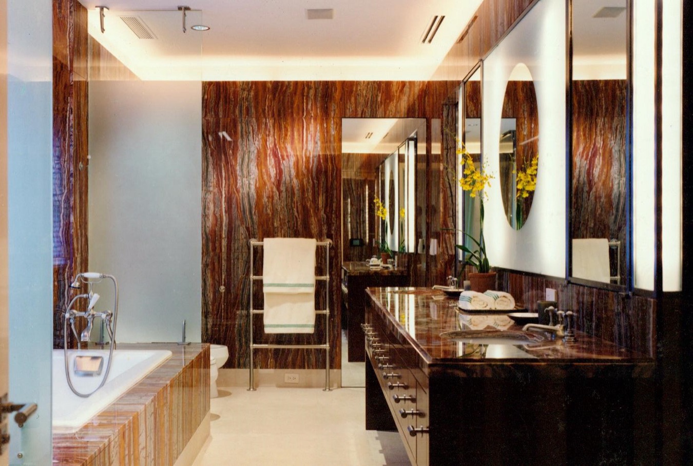 Vintage Condominium Apartment, East Lake Shore Drive, Chicago, interior by Scott Himmel & Co., image 11